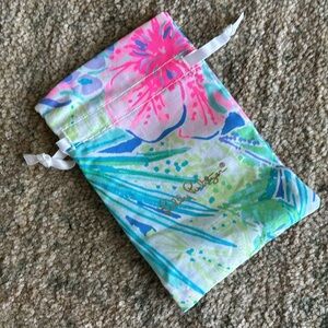 NWOT Lilly Pulitzer Floral Drawstring Pouch